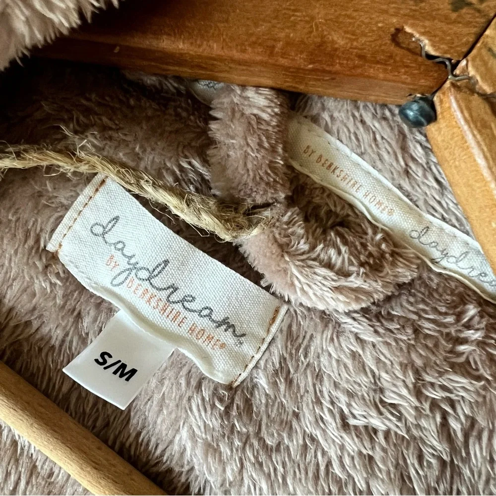 Daydream by Berkshire Home Cozy Robe Women Size S/M Tan Long Sleeves - Picture 7 of 10